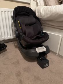Egg 2 Car Seat & Isofix Base. Newborn to 15 Months