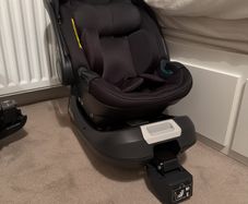 Egg 2 Car Seat & Isofix Base. Newborn to 15 Months
