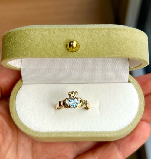 9ct yellow gold claddagh ring