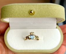 9ct yellow gold claddagh ring
