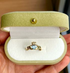 9ct yellow gold claddagh ring