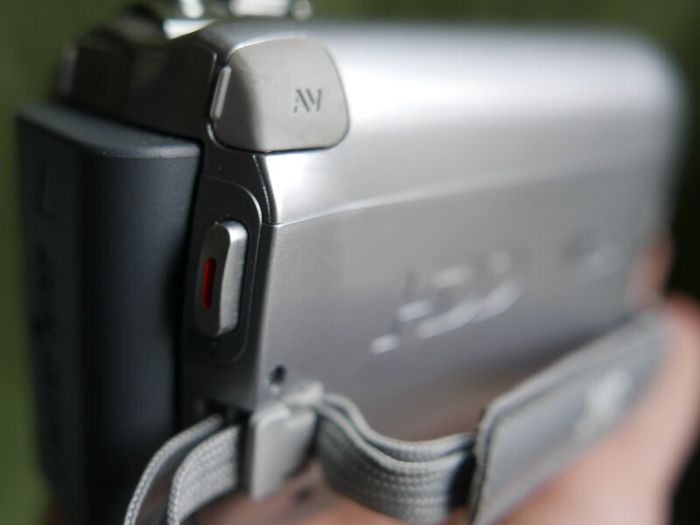 JVC GZ-MG360 Everio Hybrid Camcorder, 60GB Hard Disc Drive, Micro SD Slot, 35x Optical Zoom