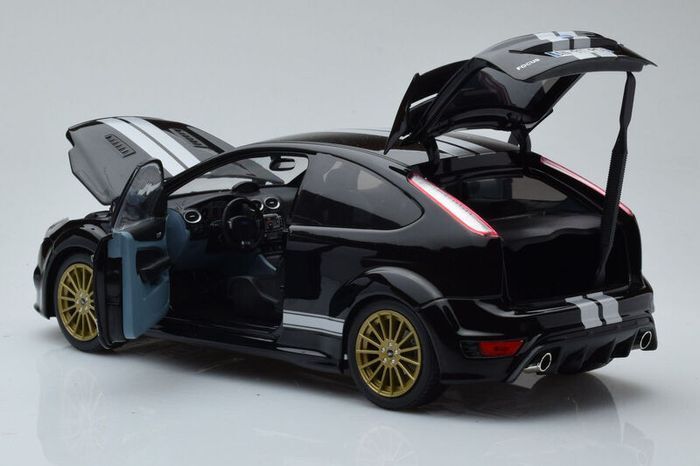 Ford Focus RS mk2 Le Mans Edition 2010 - New in Box - 1/18 - Minichamps