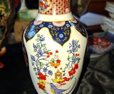 Vintage Chinese Imari Style Hand-Painted Porcelain Vase - Qianlong Mark / PROC Era