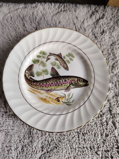 Set of 6 vintage plates