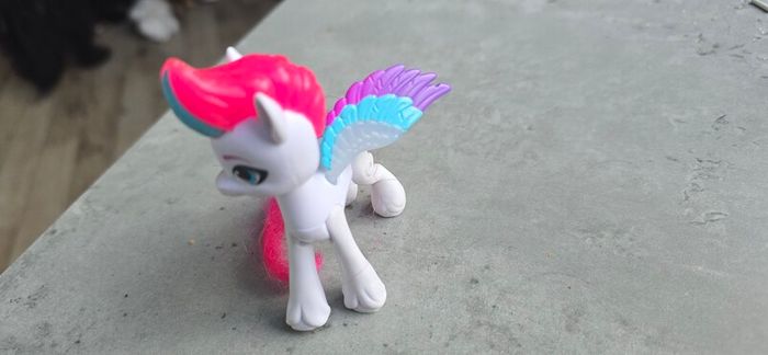 4euro Each - Select in comments - New Generation Moulded 3 inch  Figure Sparkle Glitter Hasbro Crystal Adventure MLP G5 My Little Pony