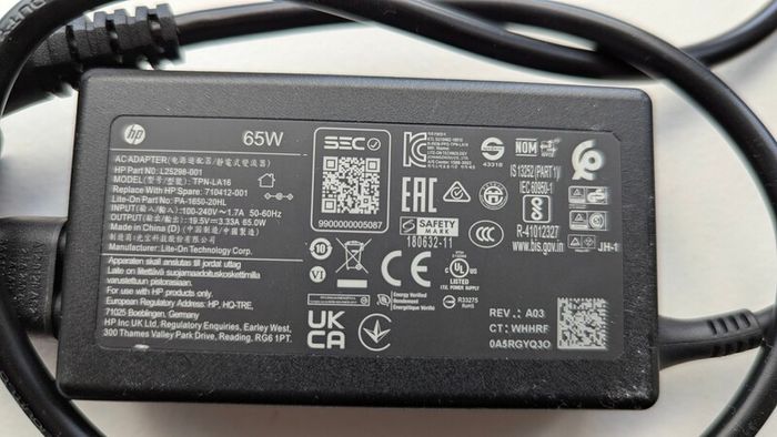 HP 65W Laptop charger DC OUTPUT ROUND PIN port uk Ireland plug - mint condition