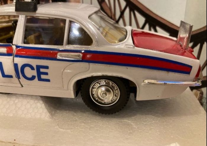 Jaguar XJ 4.2 Police 1/25 Polistil 1978 # 2