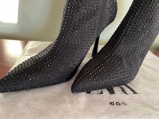 High-heel Dressy Ankle Boots With Sparkly Rhinestones Sequins Jet Black. In Excellent Condition Size Eu 39 Uk 6.   With original protective bag.