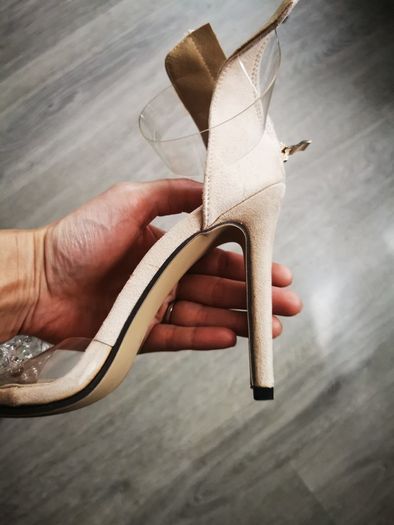High heeled shoes size 40