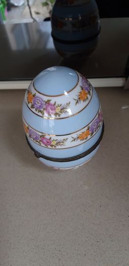 Beautiful Limoges French porcelain Egg
