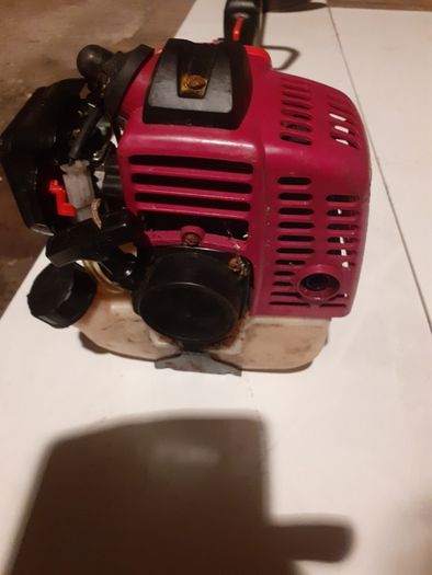 Petrol grass strimmer