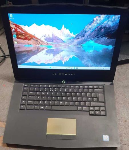 Alienware 15 R3 Gaming Laptop - i7 7th Gen | GTX 1070 8GB | 16GB RAM | 750GB Storage