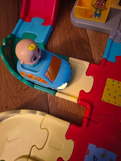 Vtech toot toot Cocomelon garage playset