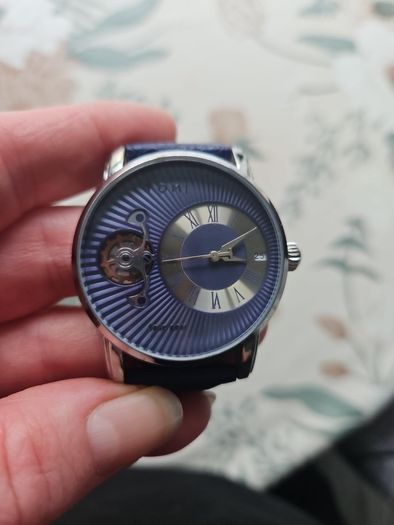 women watch