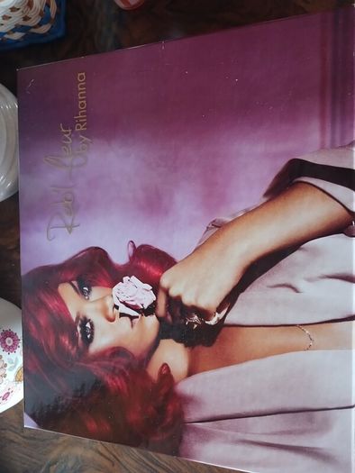 Rihanna Perfume Rebl Fleur gift set