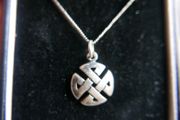 Vintage Sterling  Silver 925 Celtic Pendant Necklace: Celtic Shield Knot 3,6g L9,5"