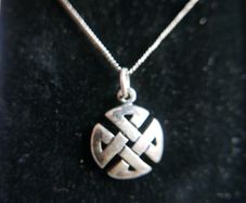 Vintage Sterling  Silver 925 Celtic Pendant Necklace: Celtic Shield Knot 3,6g L9,5"