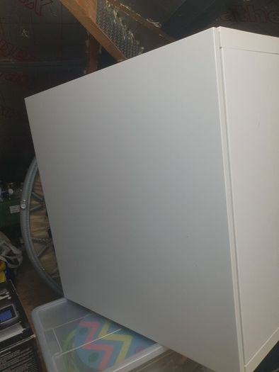 2 wall mounted cabinets