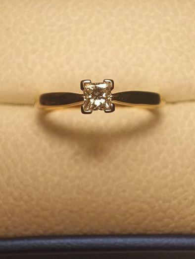18ct Gold Vintage Refurbished Petite Diamond Solitaire Ring