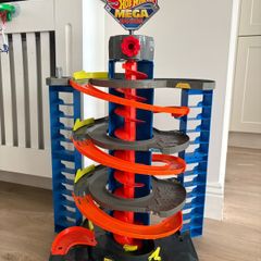 Hotwheels mega garage