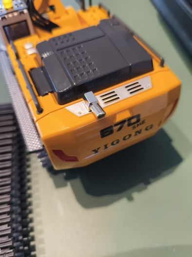 Remote control EXCAVATOR 1:50 scale