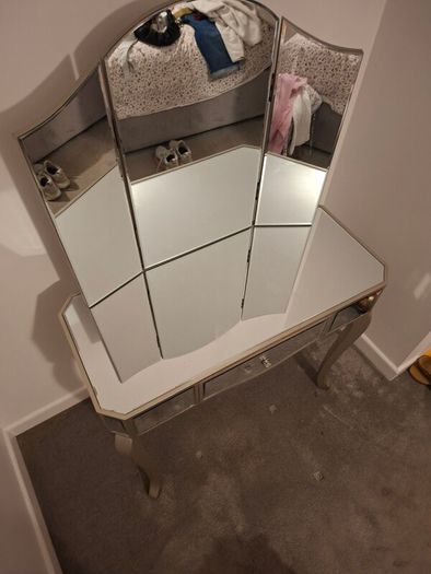 dressing table and mirror