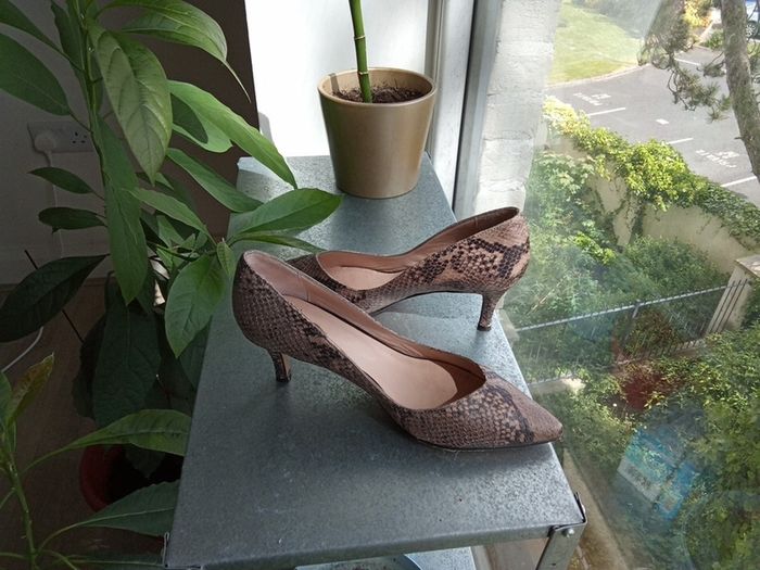 TO BE Genuine Leather Snake Prints Heels