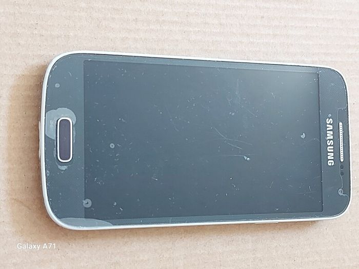 Samsung Galaxy S4 Mini Model GT-I9195, for parts or repair, not powering up