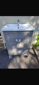 Bathroom vanity unit