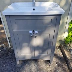 Bathroom vanity unit