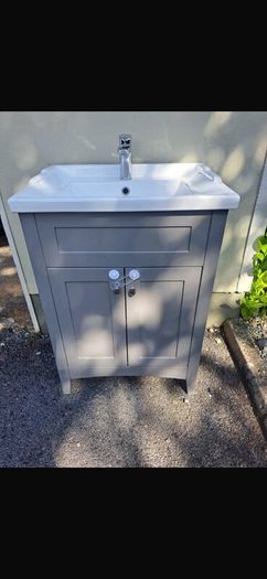 Bathroom vanity unit