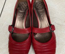 NEW Clarks Leather Shoes, Size 7