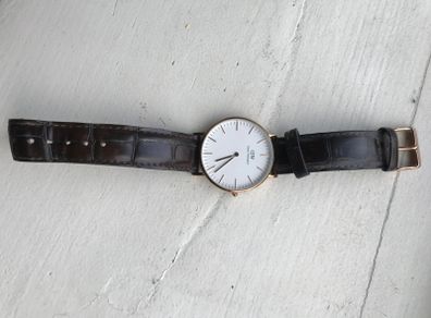 Daniel Wellington Watch - Brown