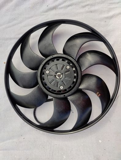 Bmw 5 Series G30 G31 G32 Cooling Fan P/N 8655846