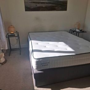 Divan Base, pocket sprung King Mattress like new