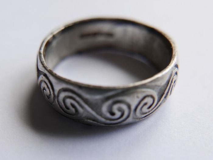Vintage 925 Sterling Silver Celtic spiral band Ring size Q - 5.0g