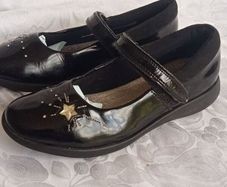 PRICE DROP, "Clarkes", Girls Clarkes black  school shoes, Size 1 in good condition