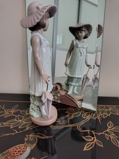 Vintage (1990) NAO By Lladro "April Showers" #1126. Damaged.