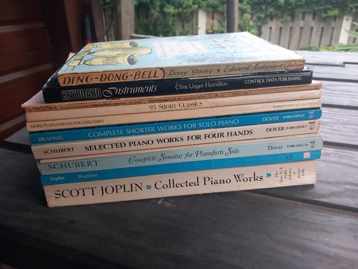 12 music books, lovely condition, post 8e, D18