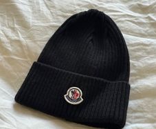 Moncler hat