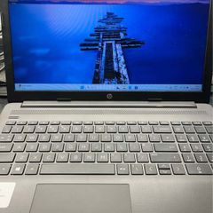 15.6 HP laptop with brand new battery Windows 11 and Microsoft Office 2021