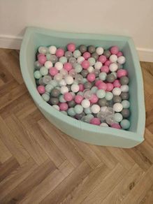 Baby ball pit