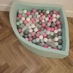 Baby ball pit