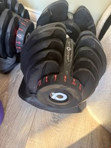 Adjustable weights and weight bench