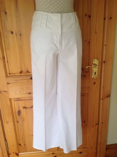 Size 8 White Linen Trousers with belt