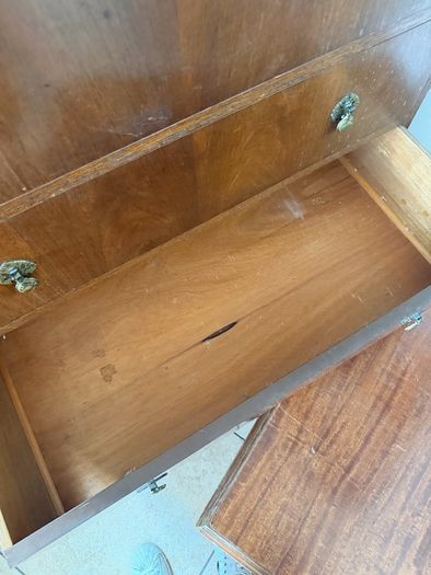 chest of drawers