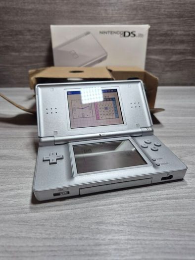 Boxed Nintendo DS Lite Silver - Very Good Condition - 3 Game Official Charger
