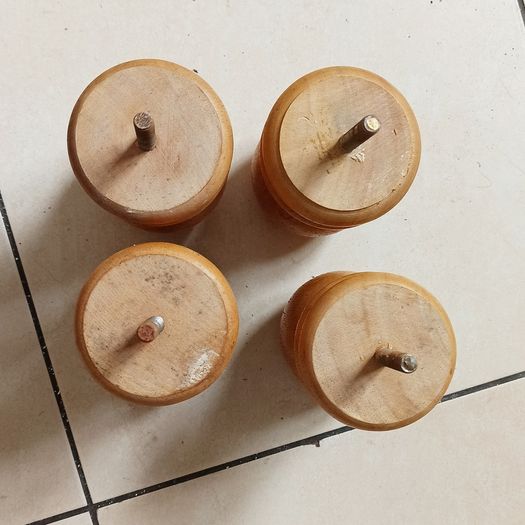 4 turned wooden bun feets with threaded bolts  height 12.5cm