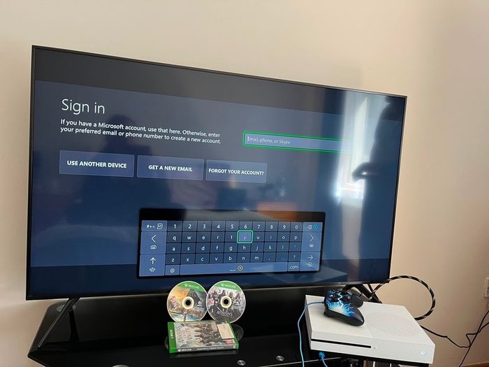 Xbox One S 1TB + 2 Games + Controller